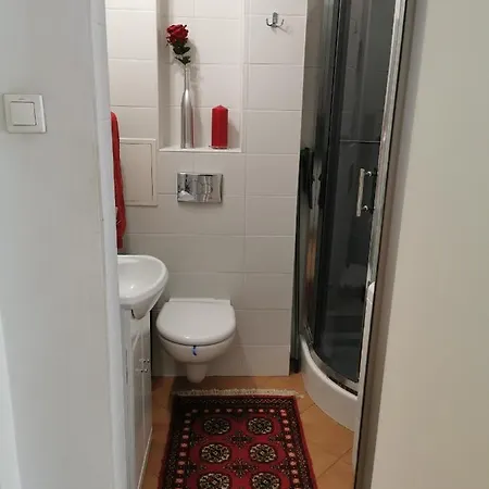 华沙市中心克里玛蒂泽纳卡瓦勒卡酒店 *