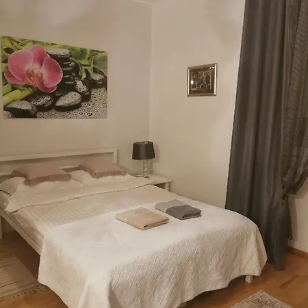 Klimatyczna Kawalerka W Centrum Warszawy *