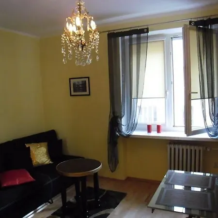 Klimatyczna Kawalerka W Centrum Warszawy